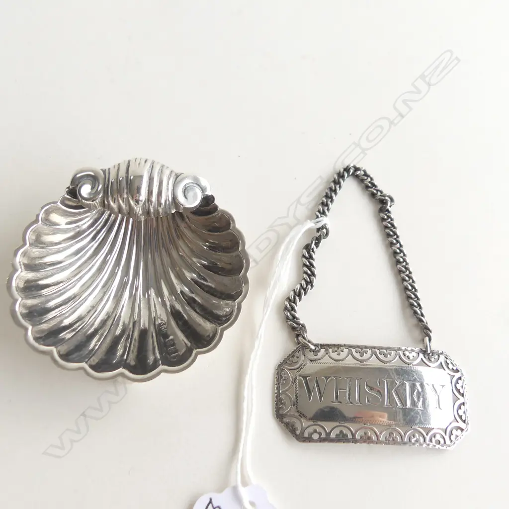STG SILVER WHISKY DECANTER LABLE & SM SHELL SHAPED DISH (W. 60MM) 30GMS Image 1++