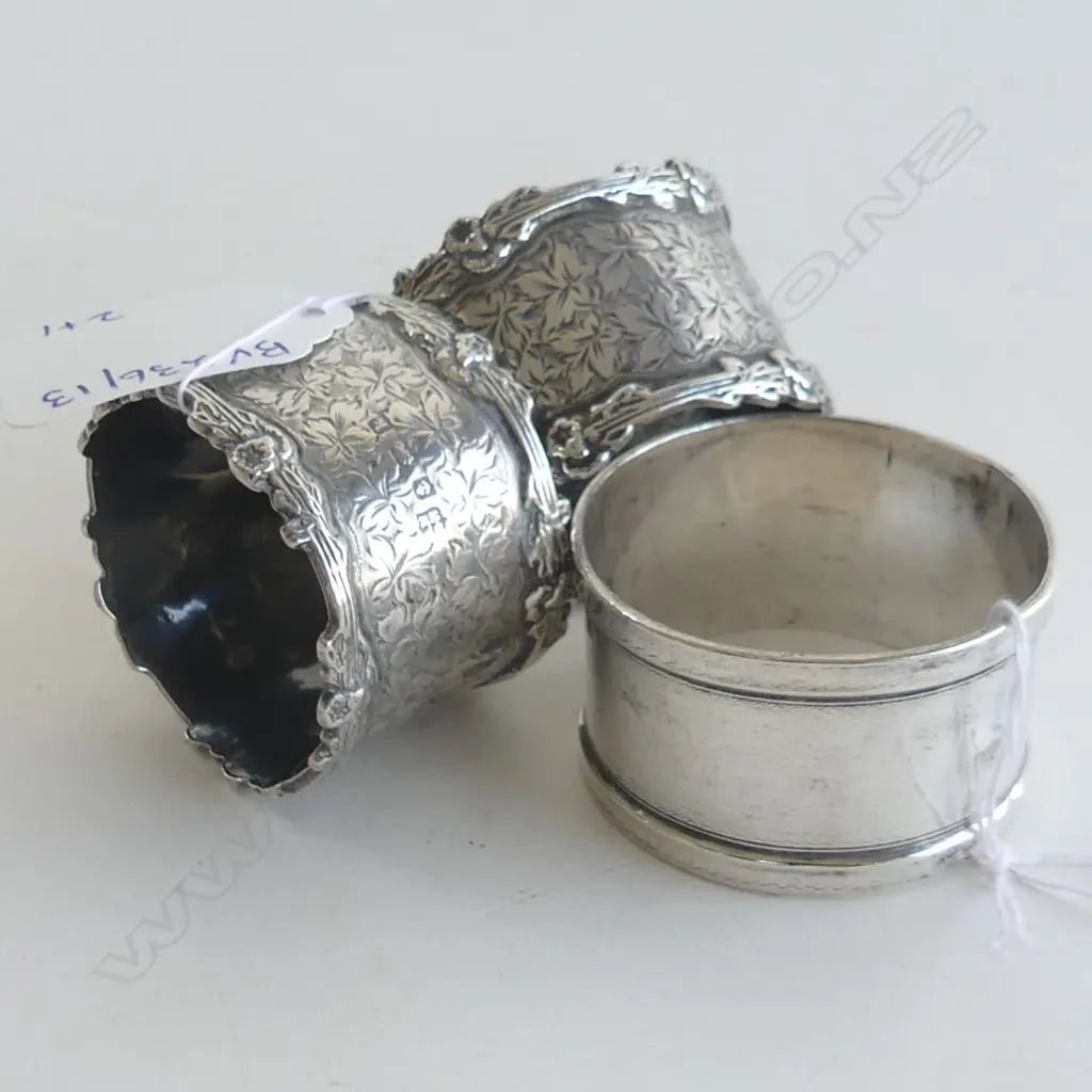 PR OF S/S NAPKIN RINGS& 1 PLAIN S/S NAPKIN RING Image 1++