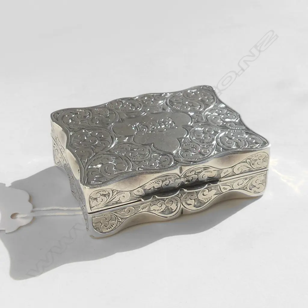 BIRMINGHAM 1902 SILVER SNUFF BOX ENGRAVED. Gilded interior Image 1++