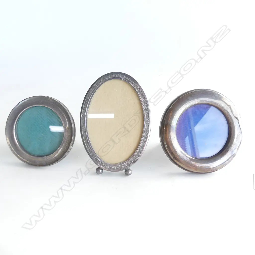 3 SM  STG SILVER PHOTO FRAMES. LARGEST H. 110MM Image 1++