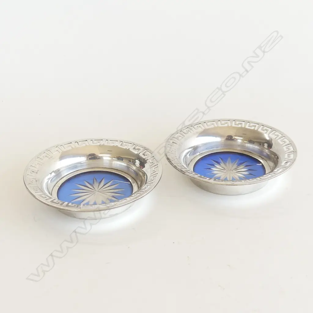 PR CHINESE STG SILVER DISHES WITH BLUE CUT CRYSTAL INSERTS, CHINESE HALLMARKS, DIA 70MM Image 1++