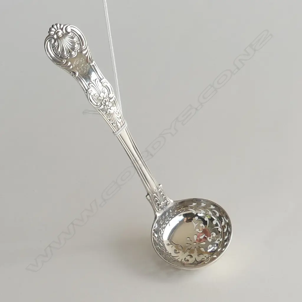 LONDON 1932 SILVER SIFTING SPOON KING'S PATTERN 67gms Image 1++