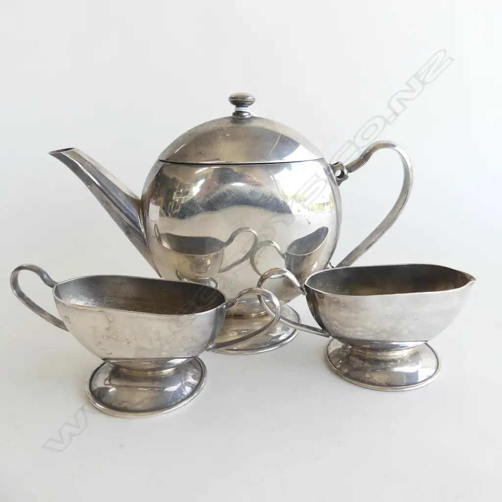 3 PCE S/PLATE ART DECO TEA SERVICE BY WALKER moon form Image 1++