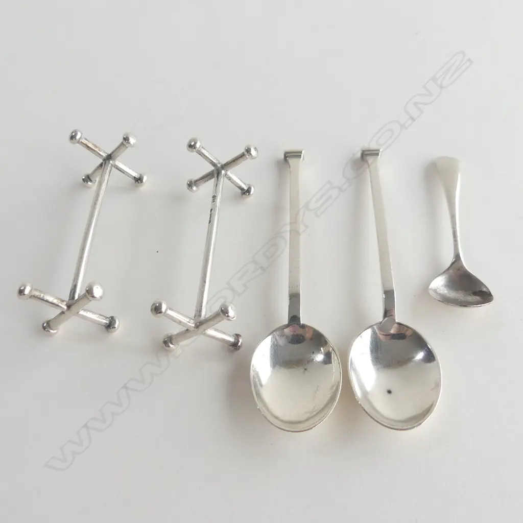 PR S/S CARVER RESTS 2 COFFEE SPOONS & S/S SALT SPOON 46GRAMS Image 1++