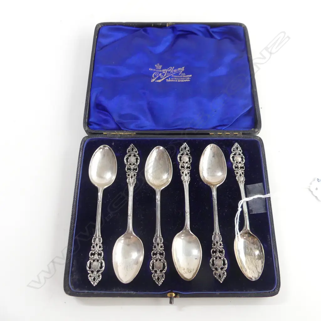 CASED SET OF 6 PIERCED DECORATION S/S COFFEE SPOONS Image 1++
