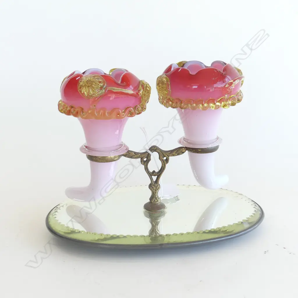 VICTORIAN VASELINE FRILL & CRANBERRY GLASS EPERGNE ON BEVELLED MIRROR BASE L 210MM Image 1++