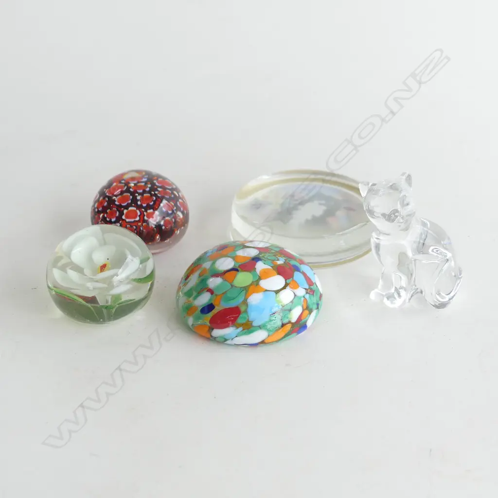 SMALL TRAY OF 6 VARIOUS PAPER WIEGHTS Image 1++