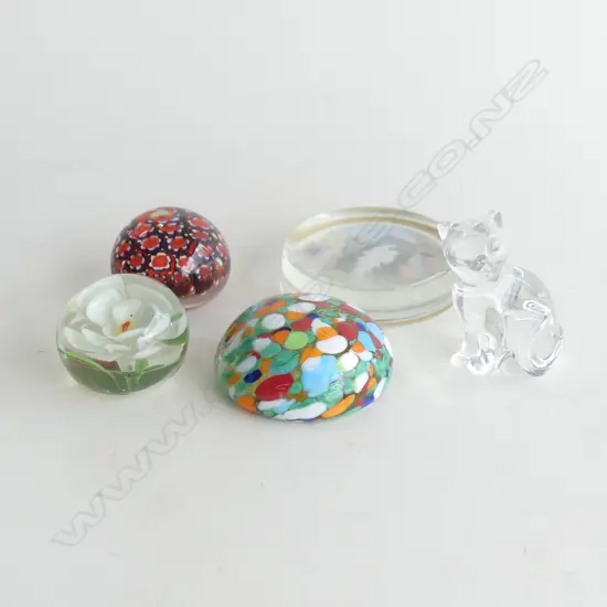 SMALL TRAY OF 6 VARIOUS PAPER WIEGHTS