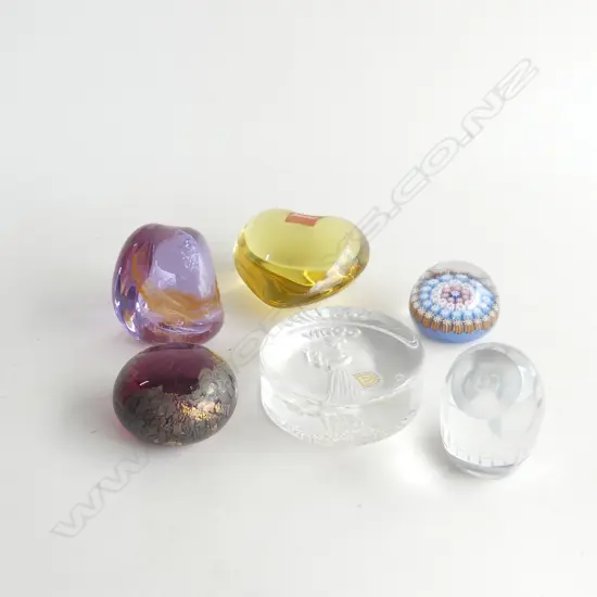 SMALL TRAY OF 6 VARIOUS PAPER WIEGHTS
