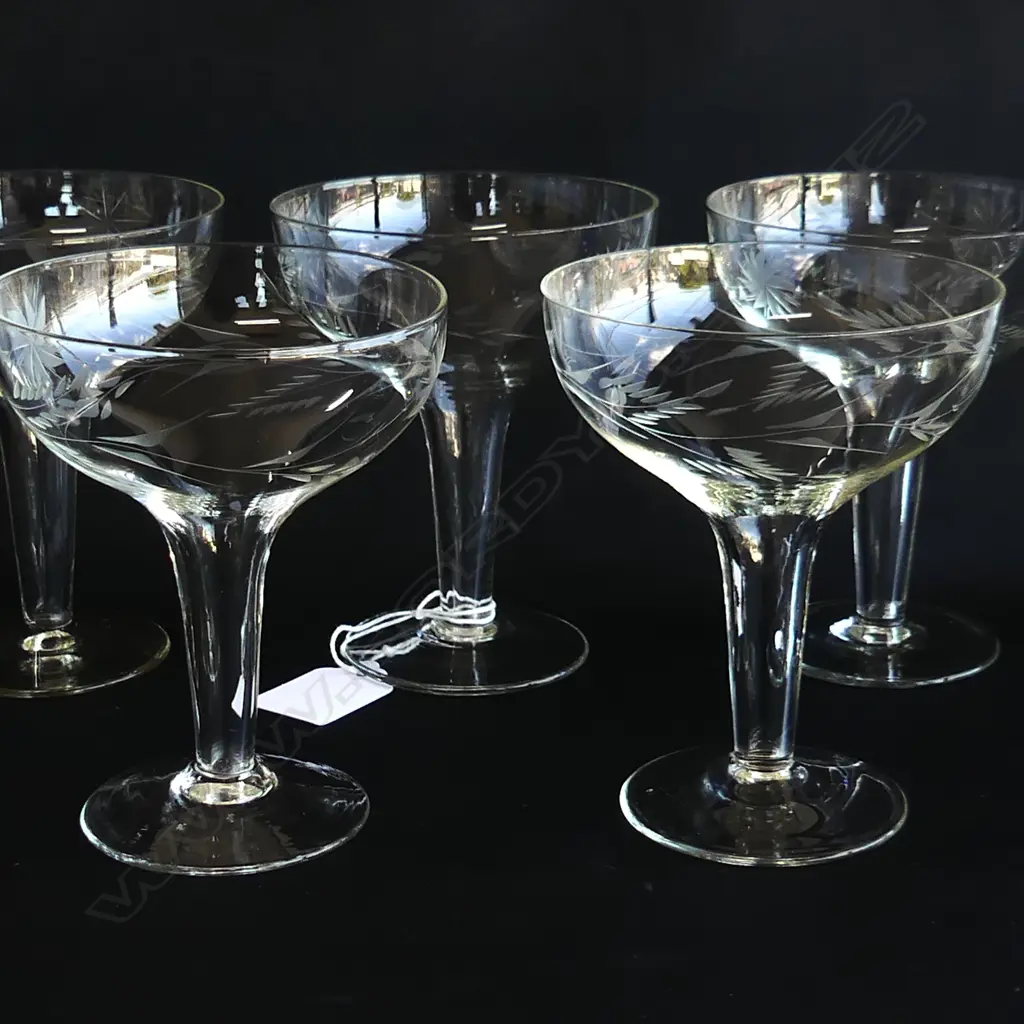 8 CRYSTAL HOLLOW STEMMED CHAMPAGNE GLASSES, ETCHED DESIGN Image 1++
