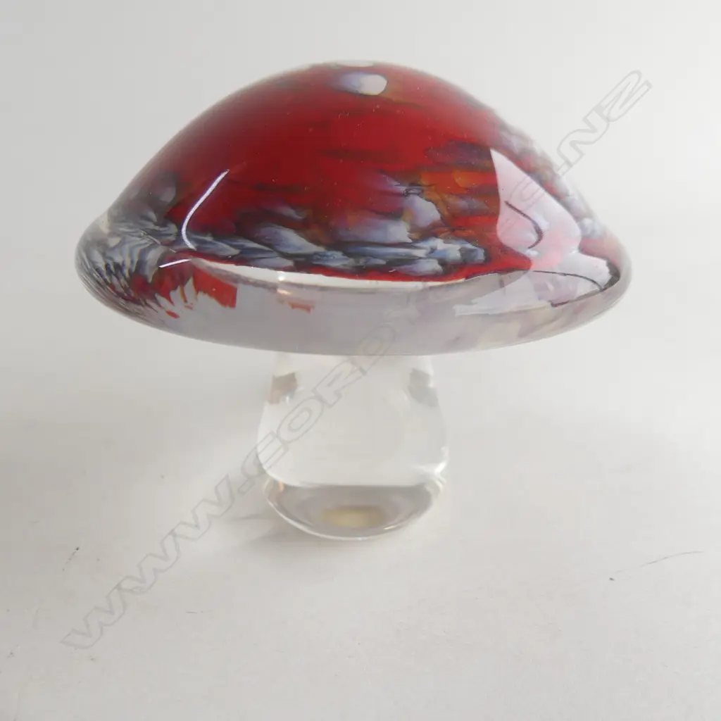 3 SCOTTISH PAPER WIEGHTS & MUSHROOM Image 1++