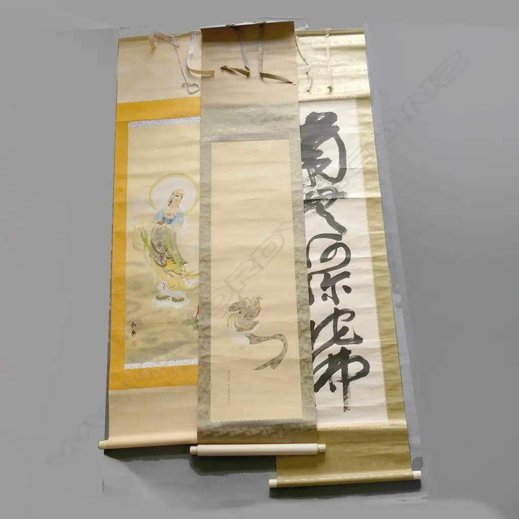 3 VINTAGE ORIENTAL SCROLLS: serene goddess + calligraphy + fine w/c of an actor Image 1++