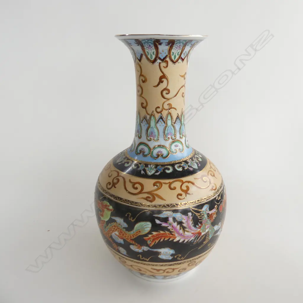 CHINESE HAND PAINTED DRAGON VASE 20852 Image 1++