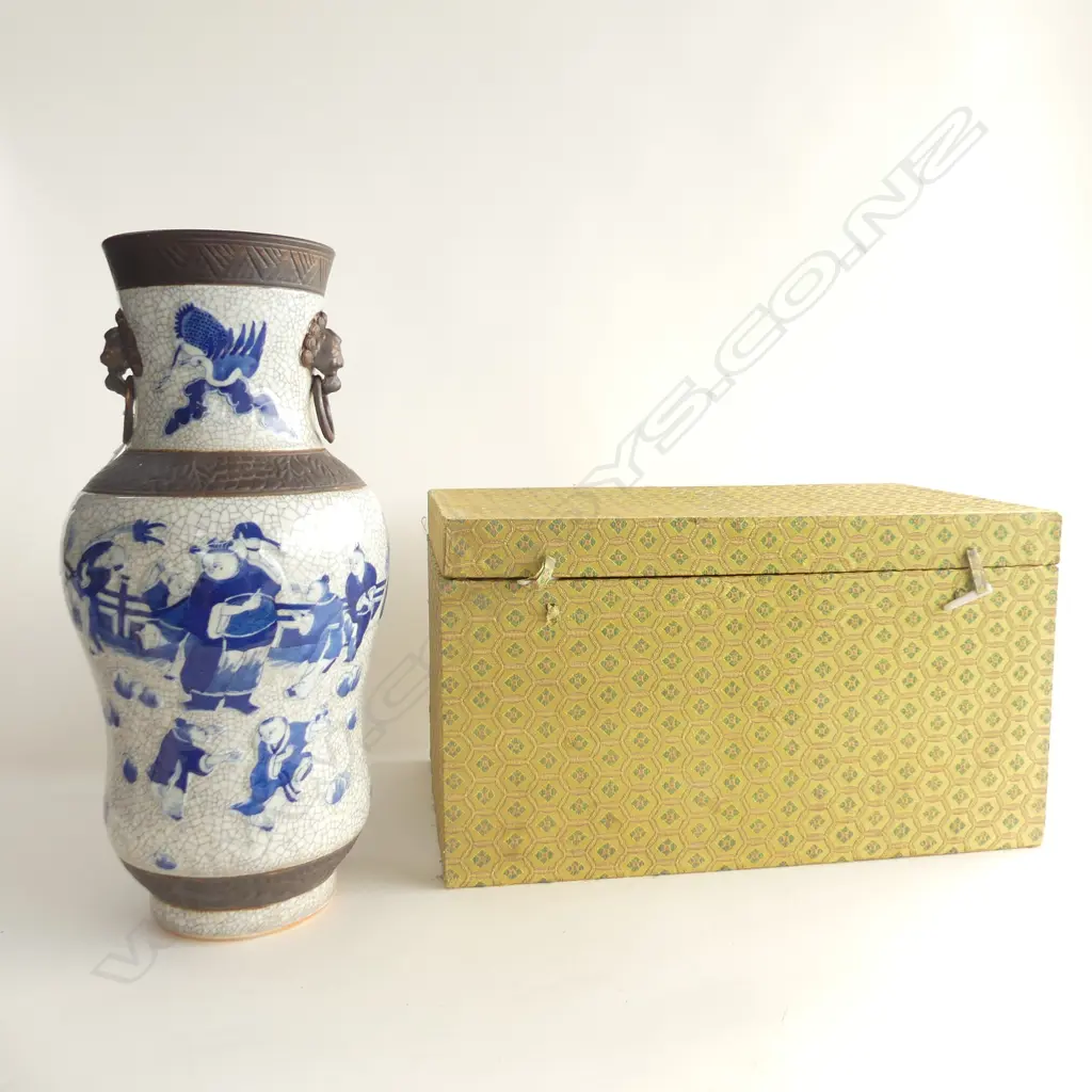 LG ORIENTAL BLUE & WHITE CRACKLE GLAZE VASE WITH BRONZE RIMS & HANDLES H. 440MM - IN ORIGINAL BOX  Image 1++
