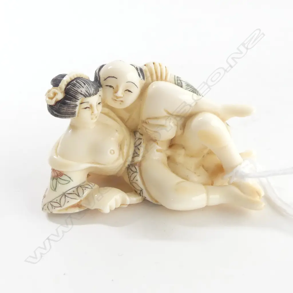 JAPANESE EROTIC IVORY NETSUKE SIGNED WN28 Image 1++