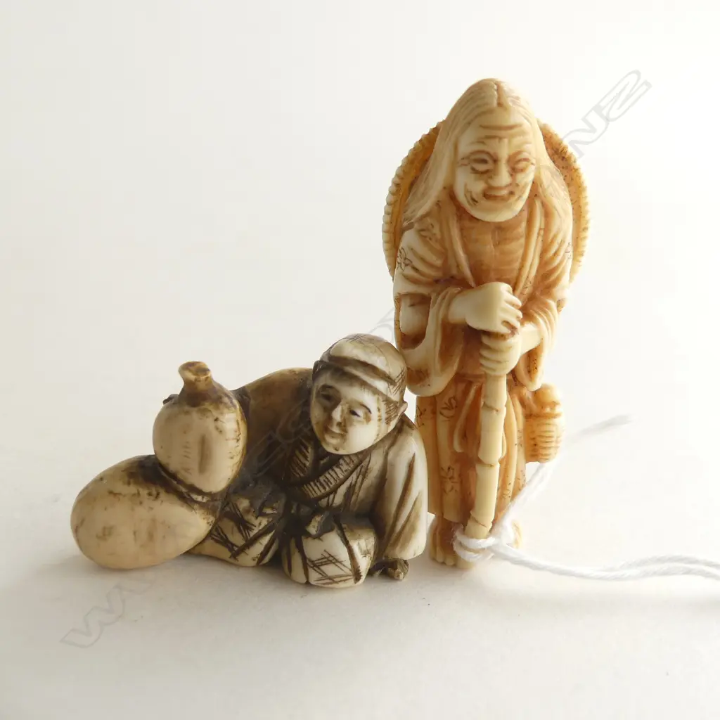 2 IVORY NETSUKE; MAN w. BAG, MAN w. CANE H.50mm +  Image 1++
