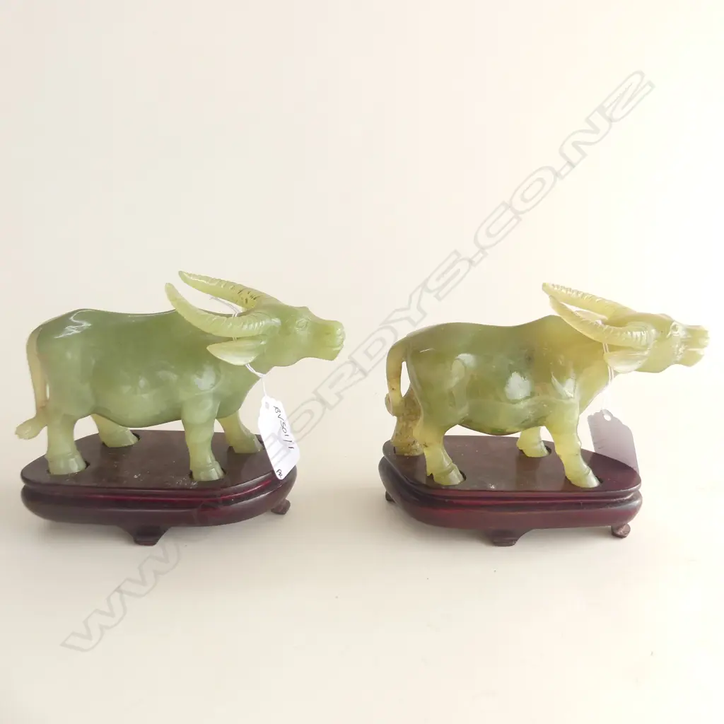 PR GREEN CRYSOPHASE WATER BUFFALO & WOODEN STANDS L. 120MM Image 1++