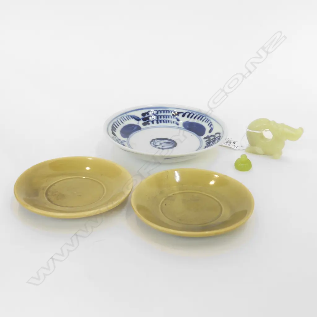 3 SMALL ORIENTAL PLATES; PR + B/W 140mm dia + JADE PCE Image 1++