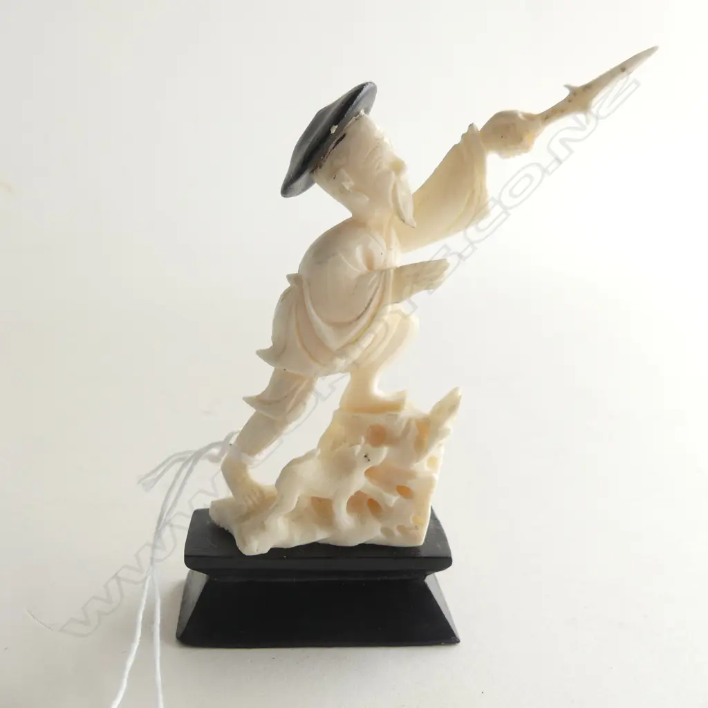 ORIENTAL IVORY FISHERMAN (FISH GLUED) H.105mm Image 1++