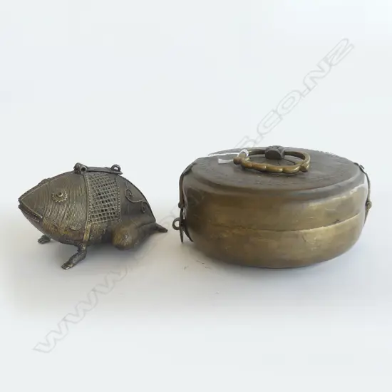 2 ORIENTAL BRASS OBJECTS; FROG & LIDDED CONTAINER 200mm dia