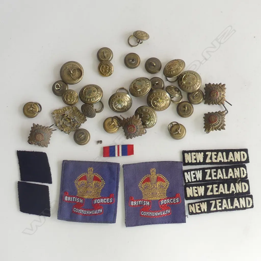 BAG OF WW2 DRESS UNIFORM BADGES BUTTONS ETC Image 1++