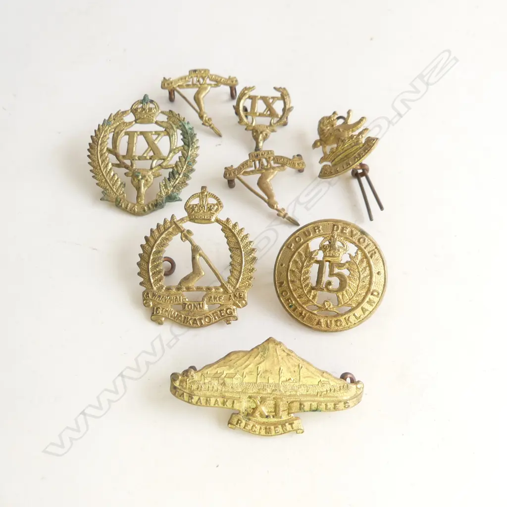 BAG OF 8 WW1 HAT BADGES Image 1++
