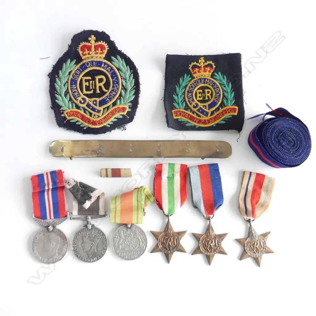 COLLECTION WW2 SERVICE MEDALS BADGES & RIBBONS Image 1++