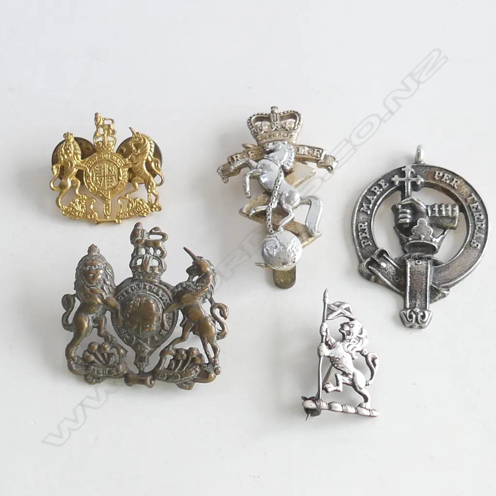 BAG OF 5 MILITRY HAT BADGES Image 1++