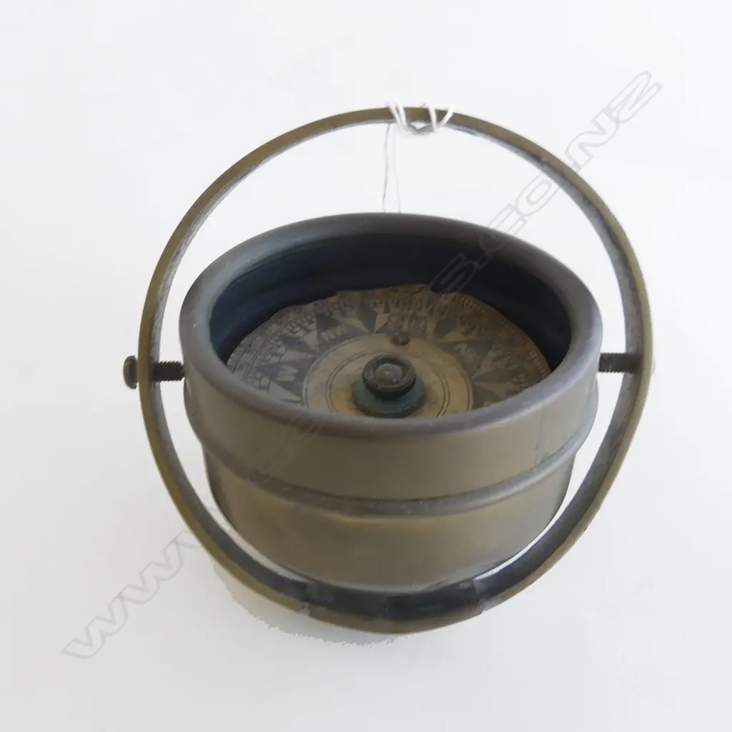 VINTAGE BRASS SHIPS COMPASS, DIA. 115MM Image 1++