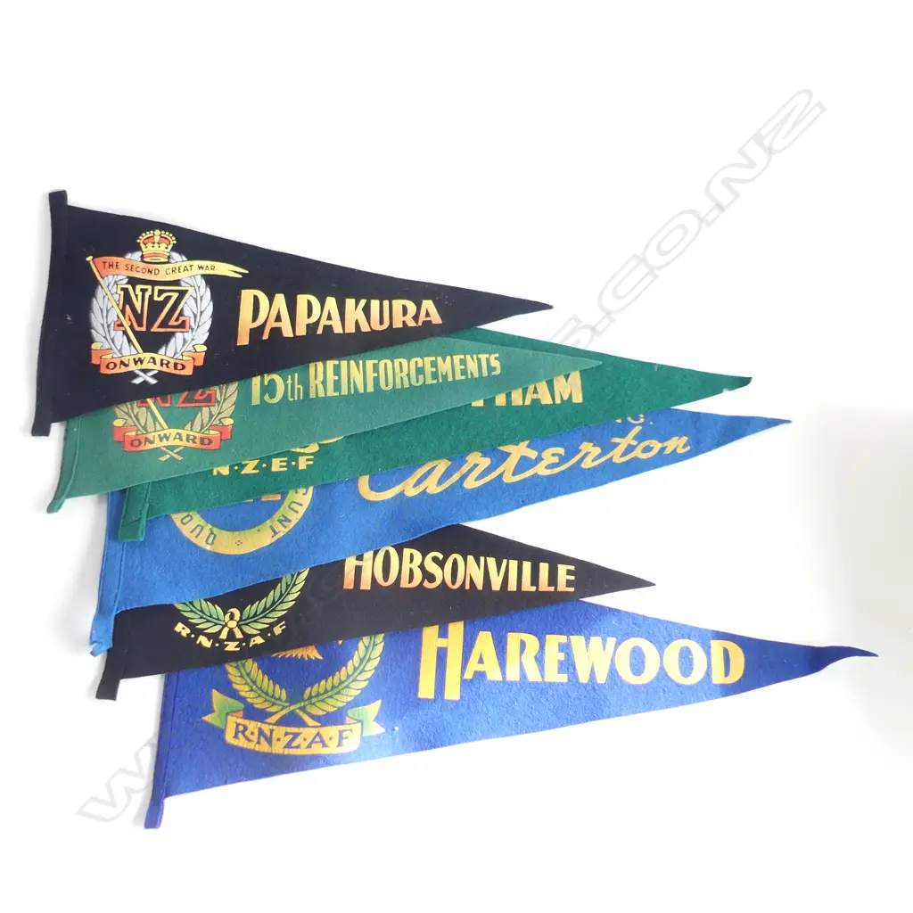 6 WW2 VINTAGE SERVICE & REDGIMENTAL FELT PENNANTS LENGHT B520MM LONGEST Image 1++