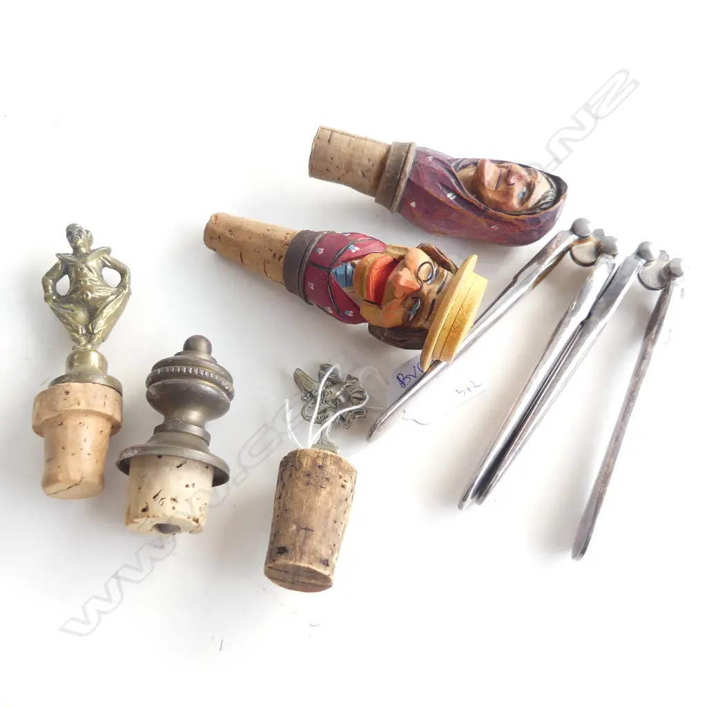 5 VINTAGE BOTTLE STOPPERS + 2 NUT CRACKERS Image 1++