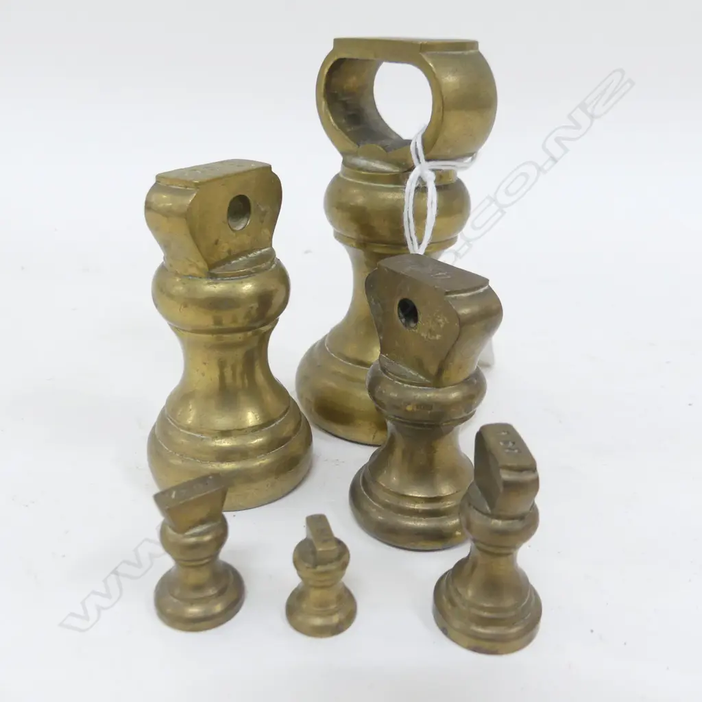 6 VINTAGE IMPERIAL BRASS WEIGHTS Image 1++