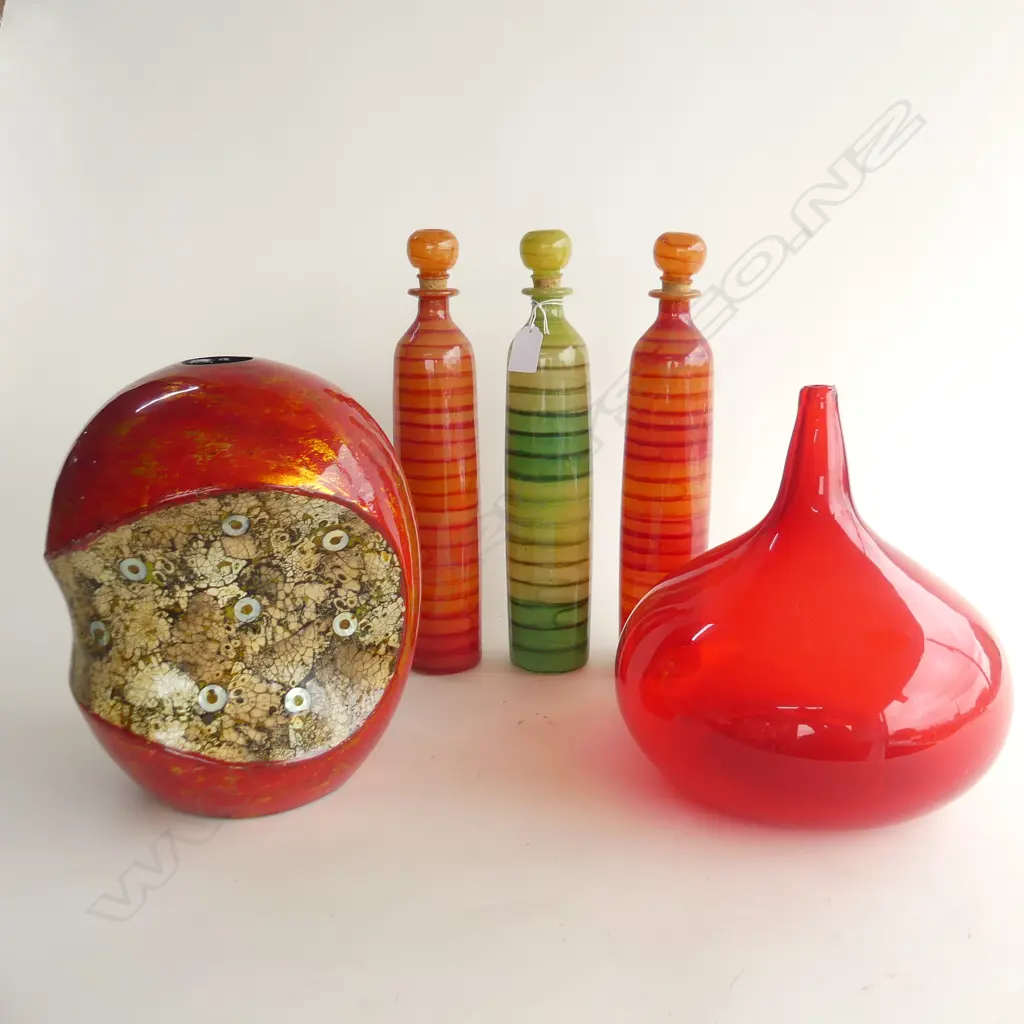 5 PCES; 3 TALL ART GLASS BOTTLES H.340mm, 2 RED VASES; 'APPLE' & OTHER H.270mm Image 1++
