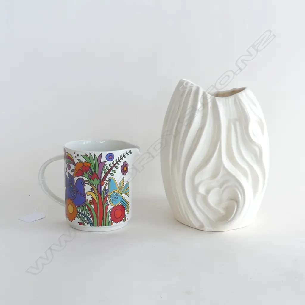 CROWN LYNN WHITE VASE (LG CRACK TO SIDE) H. 200MM & VILLEROY & BOCH ACAPULCO JUG, H. 110MM Image 1++