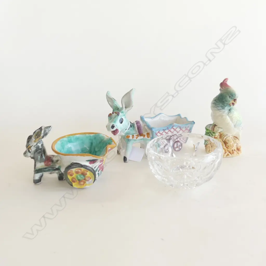 THREE COLOURFUL ANIMALS AND ONE CRYSTAL BOWL (1 AF) Image 1++