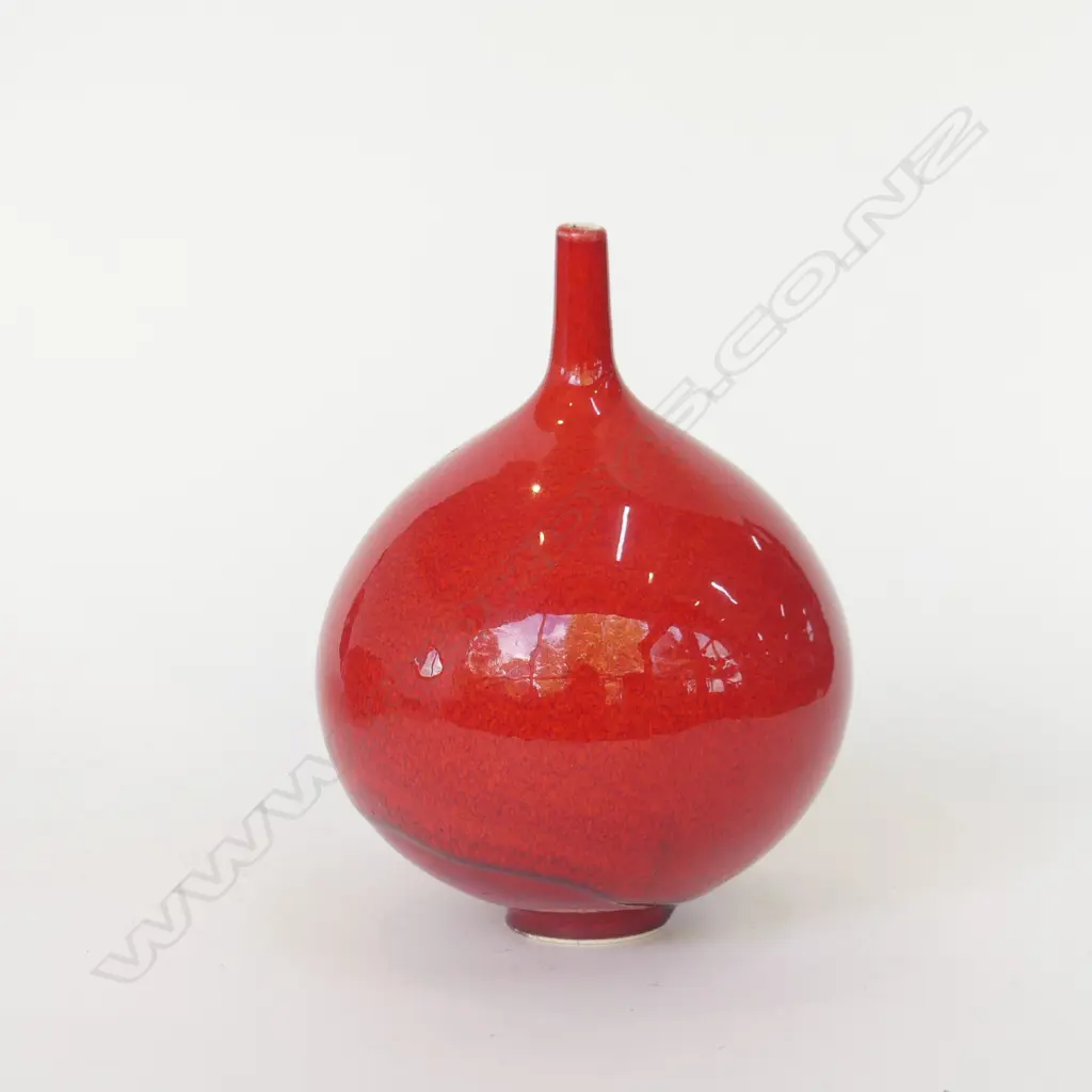 PETER COLLIS RED GLAZE STUDIO POTTERY VASE H.140mm (18800) Image 1++