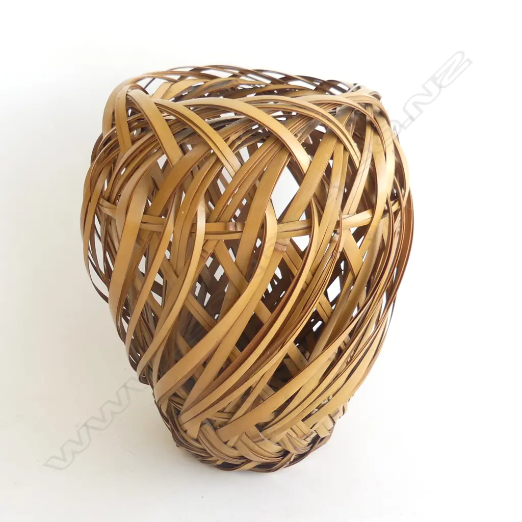 VINTAGE JAPANESE WOVEN BASKET WEAVE IKIBANA VASE H.230mm Image 1++