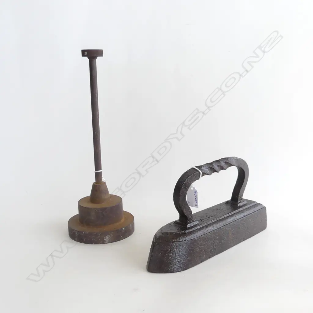 VINTAGE CAST IRON DOOR STOP H.330mm & SAD IRON L.270mm Image 1++
