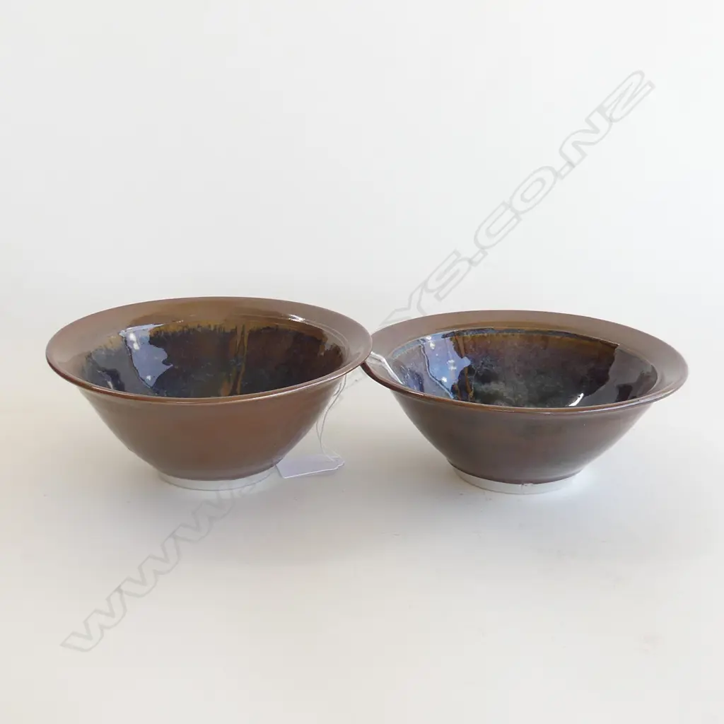 2 PETER STICHBURY POTTERY SMALL BOWLS - DIA 165, 170MM Image 1++