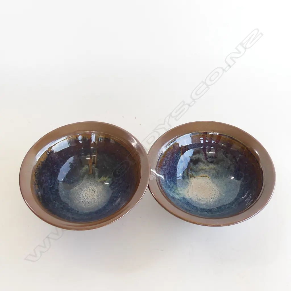 2 PETER STICHBURY POTTERY SMALL BOWLS - DIA 165, 170MM Image 1++