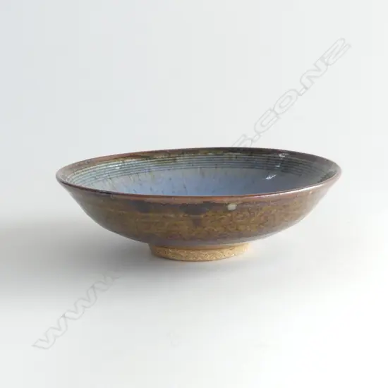 LEN CASTLE POTTERY CHUN GLAZE SM DISH, DIA. 175MM