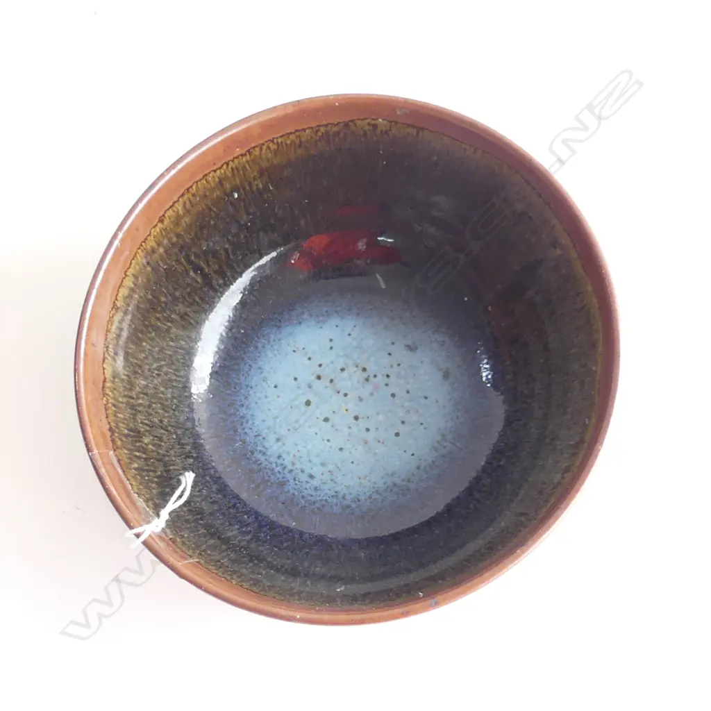 LEN CASTLE POTTERY CHUN GLAZE SM BOWL, DIA. 177MM Image 1++