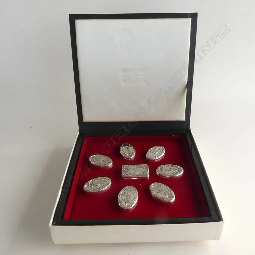 CASED SET 8 S/S THE GUARDS REDGIMENTS BOXES 19789  Image 1++