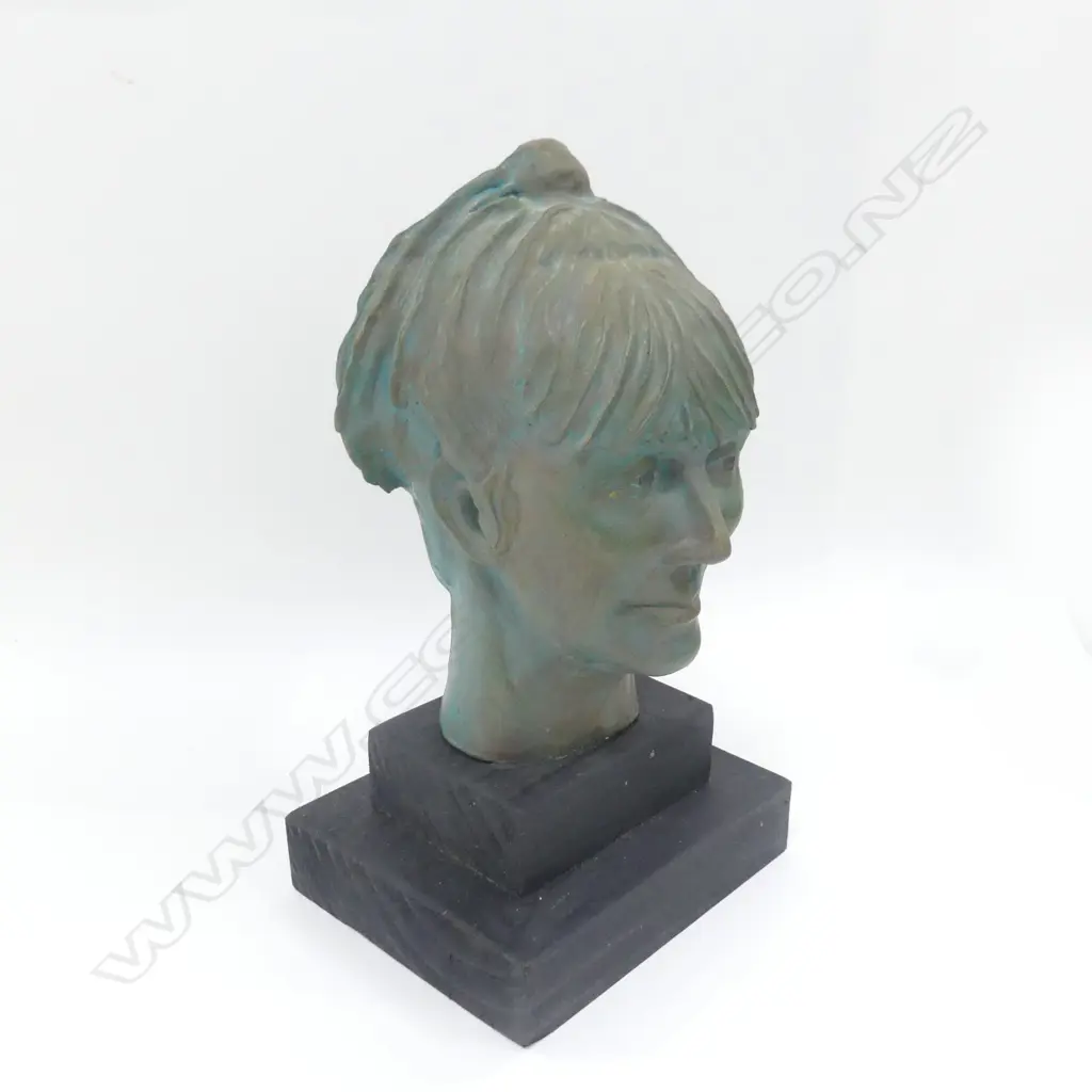 HEAD SCULPTURE - BRONZED CERAMIC ON WOODEN BASE H.360mm Image 1++