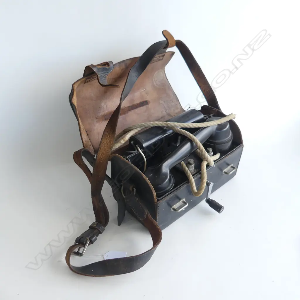 FIELD TELEPHONE FOR MILITARY COMMUNICATIONS, IN LEATHER CASE Image 1++