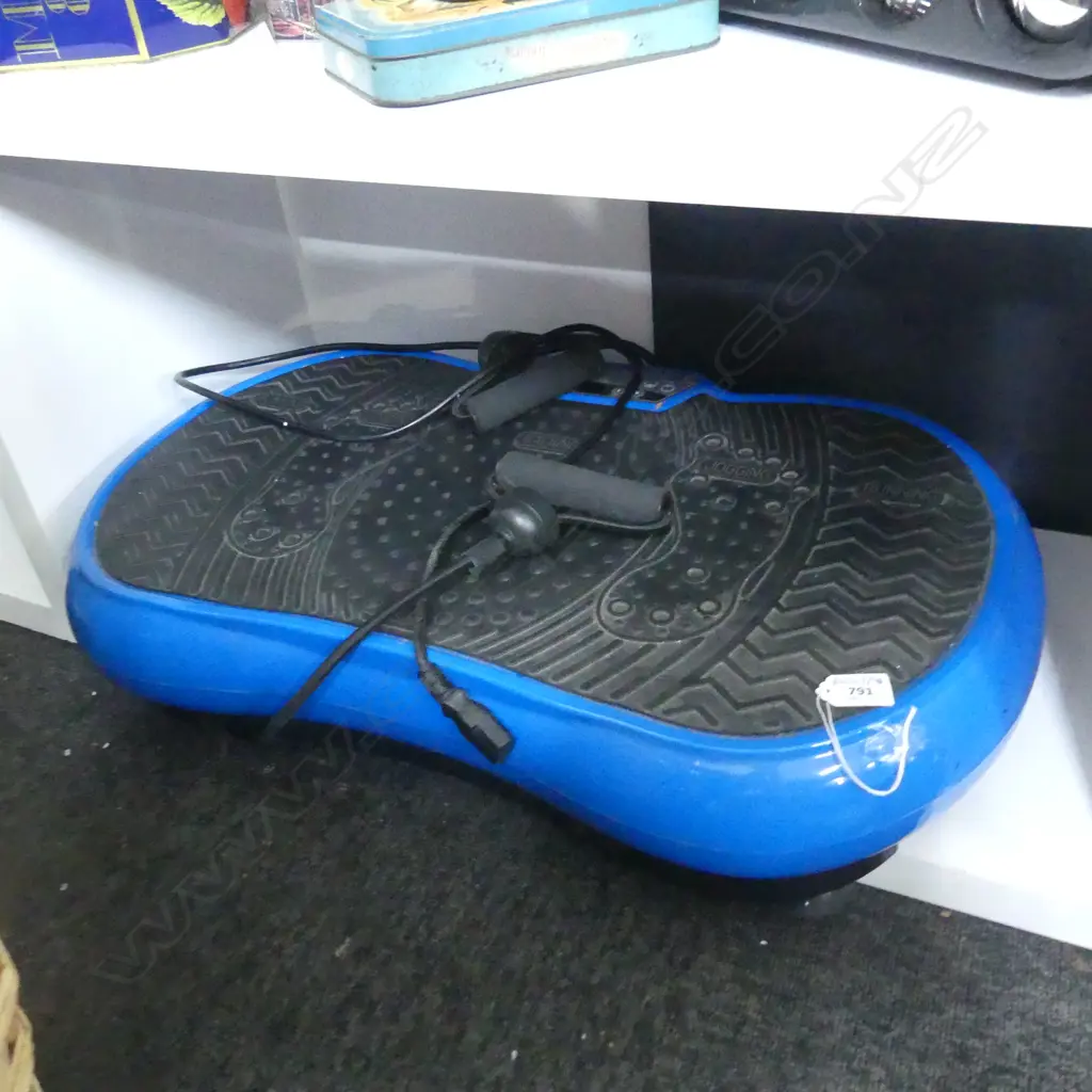 ELECTRIC VIBRATING EXERCISE MACHINE WORKING Image 1++