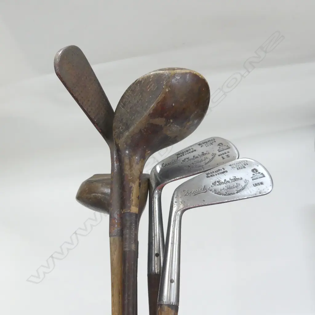 VINTAGE WOODEN GOLF CLUBS L.1100mm Image 1++