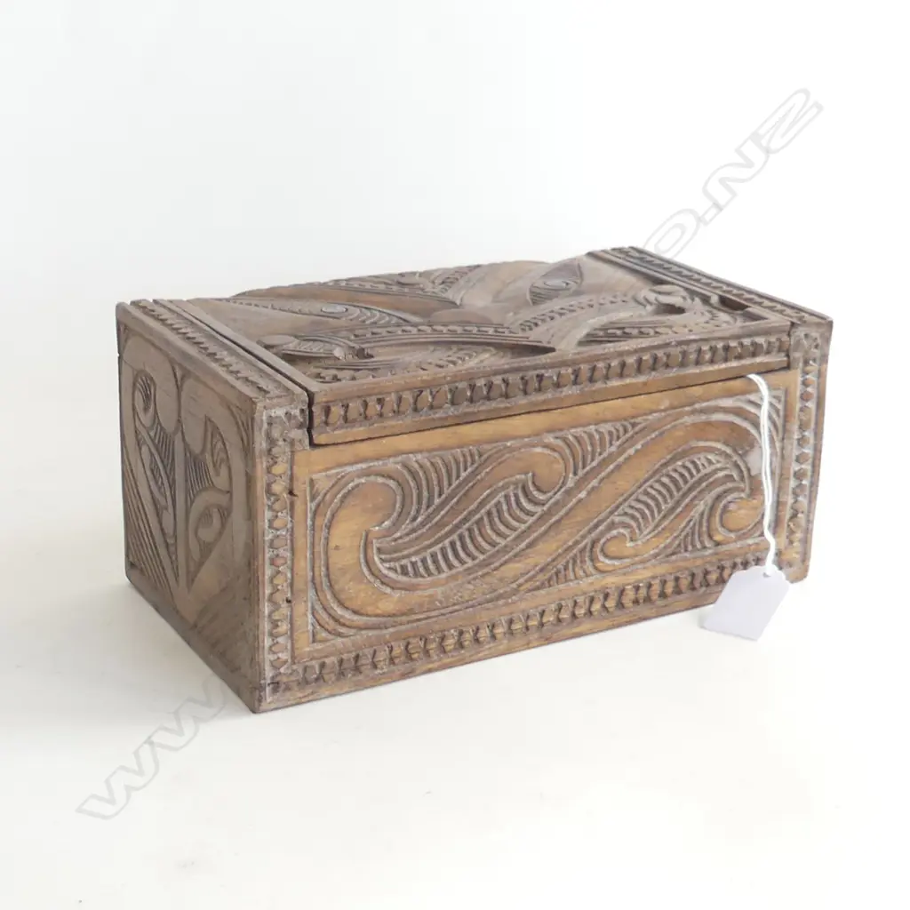 CARVED WOODEN MAORI LIDDED BOX, L. 237MM Image 1++