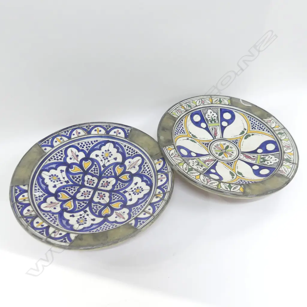 PR DMANI SAFI SIGNED POTTERY DISHES, DIA 340MM (EX SULTAN OF BRUNEI) Image 1++