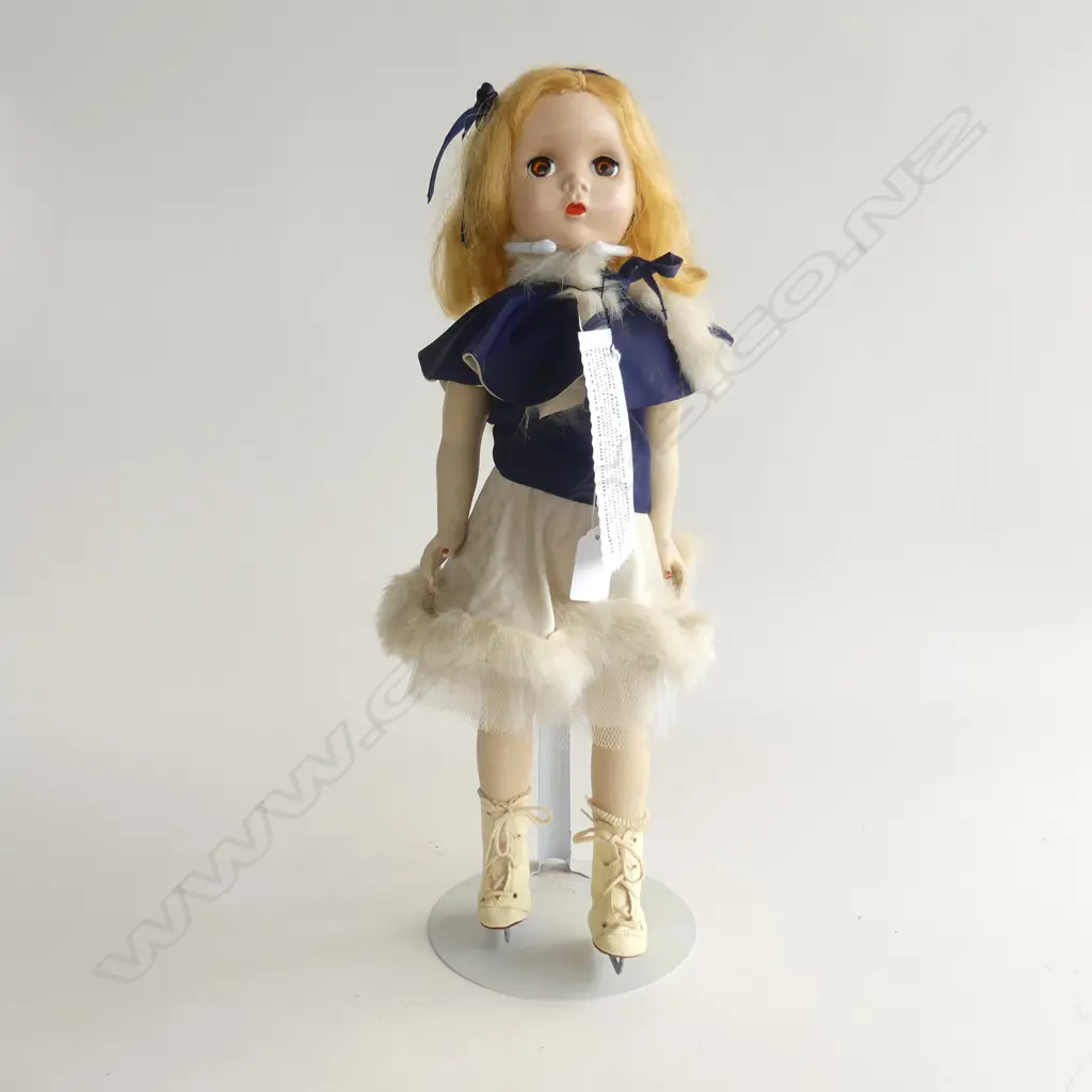 18'' 1950s AMERICAN WALKING / SLEEPING / ICE SKATING DOLL + TRAVEL TRUNK H.460mm w. 4 OUTFITS Image 1++